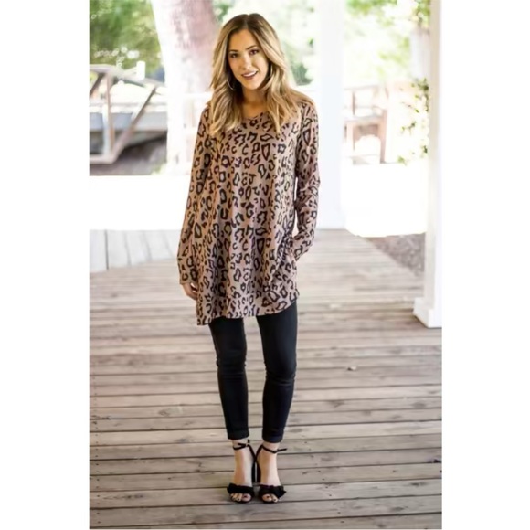 Like New - leopard tunic w/ pockets! So comfy! Pairs well w/ leggings & jeans! - Picture 5 of 8